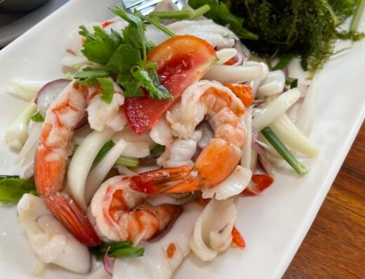 ร้านอาหารบ้านมะหญิง กระชังปลา (Baan Ma-Ying Floating Restaurant)