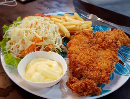 อันวาสตรีทฟู๊ด ฮาลาล (Anwa Yentafo Phuket)